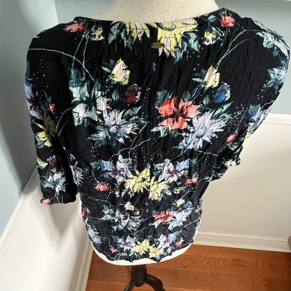 O'Neill - loose top - beach cover up - Picture 5 of 9